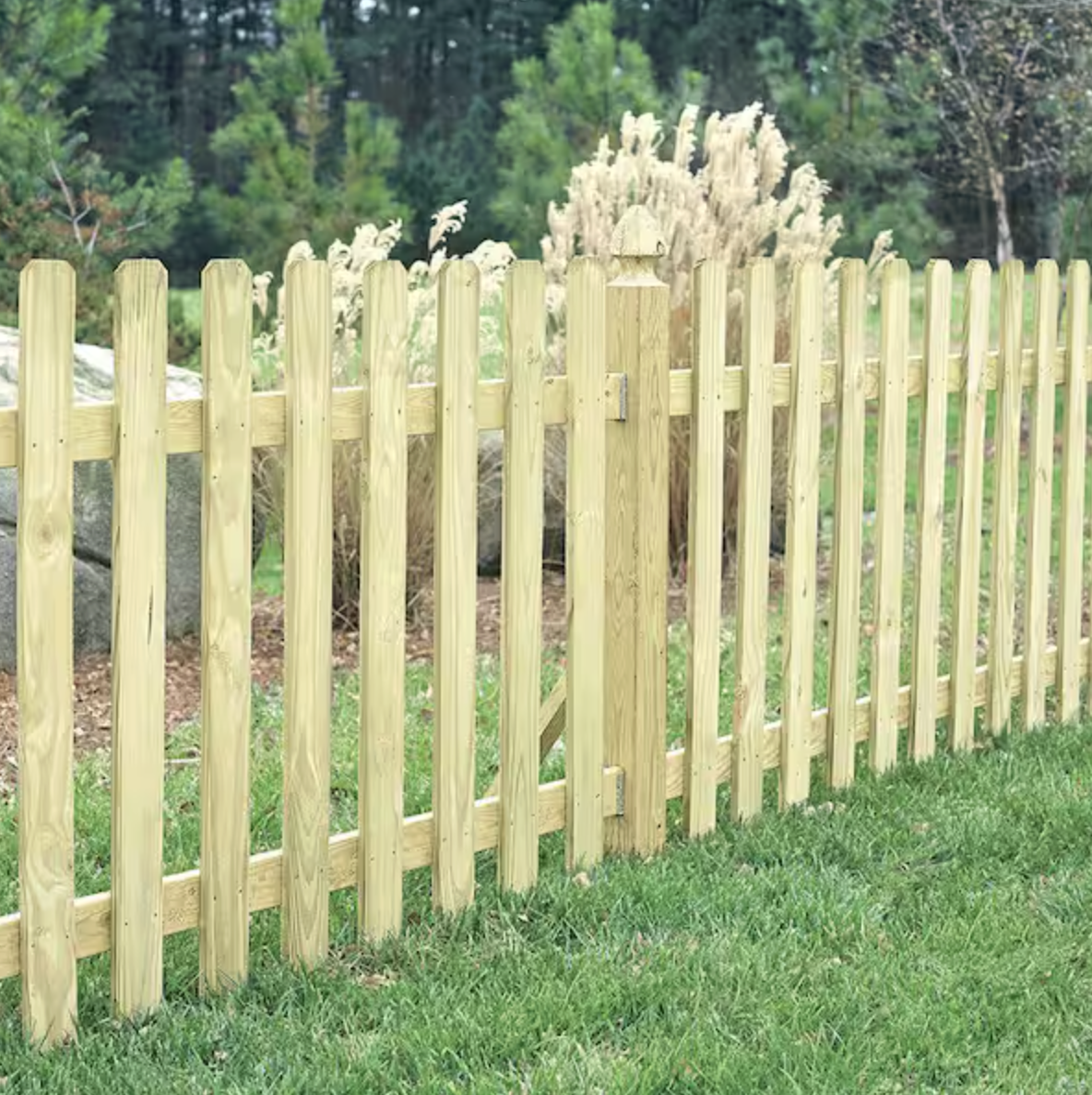 Dog ear picket fence